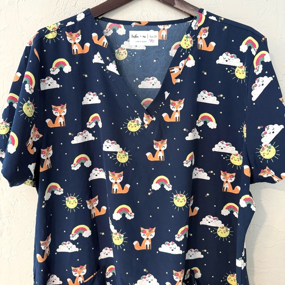 Tasha and Me-Women’s Scrub Top-Fox/Rainbow Pattern-Navy-Stretch-Size 2X-EUC - Picture 2 of 9